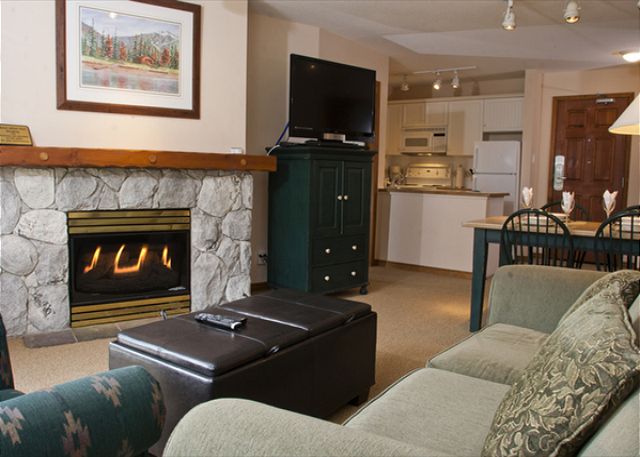 Whistler Aspens on Blackcomb Accommodation 547 Living Room
